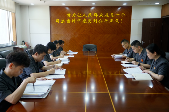 5月8日，民二庭组织召开专业法官联席会讨论案件争议点